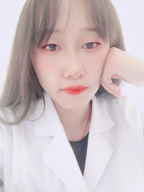 白婚纱的第一张照片--昆明上门女婿服务网